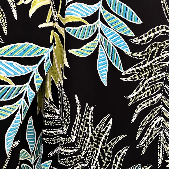 🌟🌟 EUC Ruby Rd. Top! - Picture 4 of 5